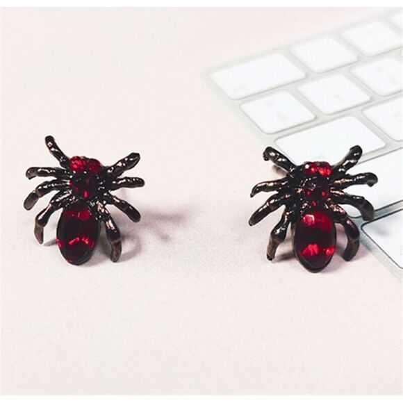 Everything 5/$10 Going out of business Sale!! NWT Spooky Spider Earrings - Picture 1 of 1